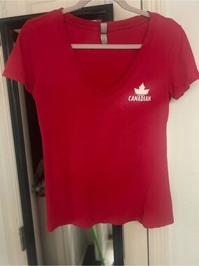 VINTAGE Canadian MOLSON Golden beer Logo Red V-Neck Womens Tee